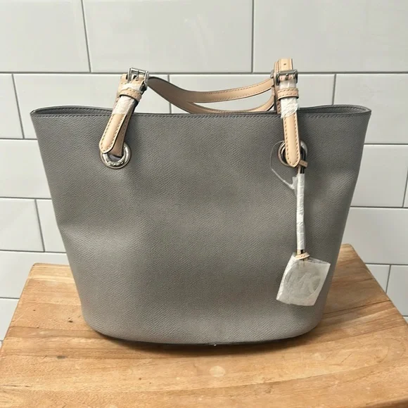 NWT $348 Michael Kors Jet Set Leather Tote - Picture 1 of 5